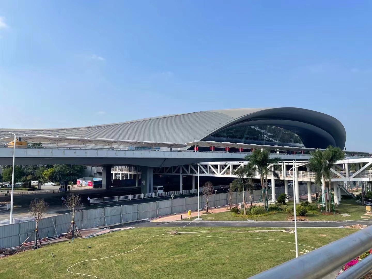 南寧機場內立柱噴涂工程